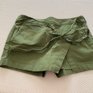 Green vineyard vines skort